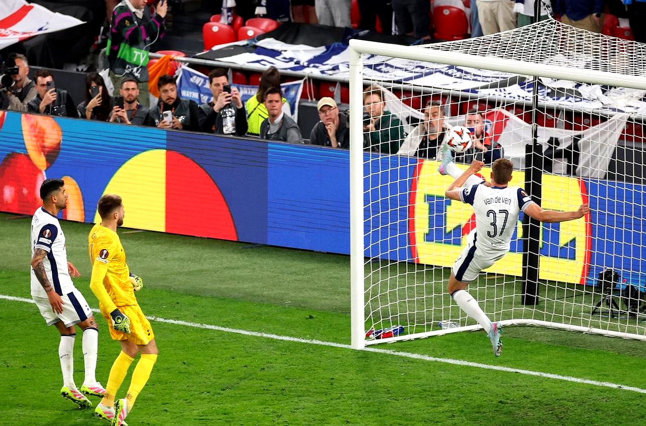 爱游戏tv-场面火爆！滚球预测观众席沸腾不已