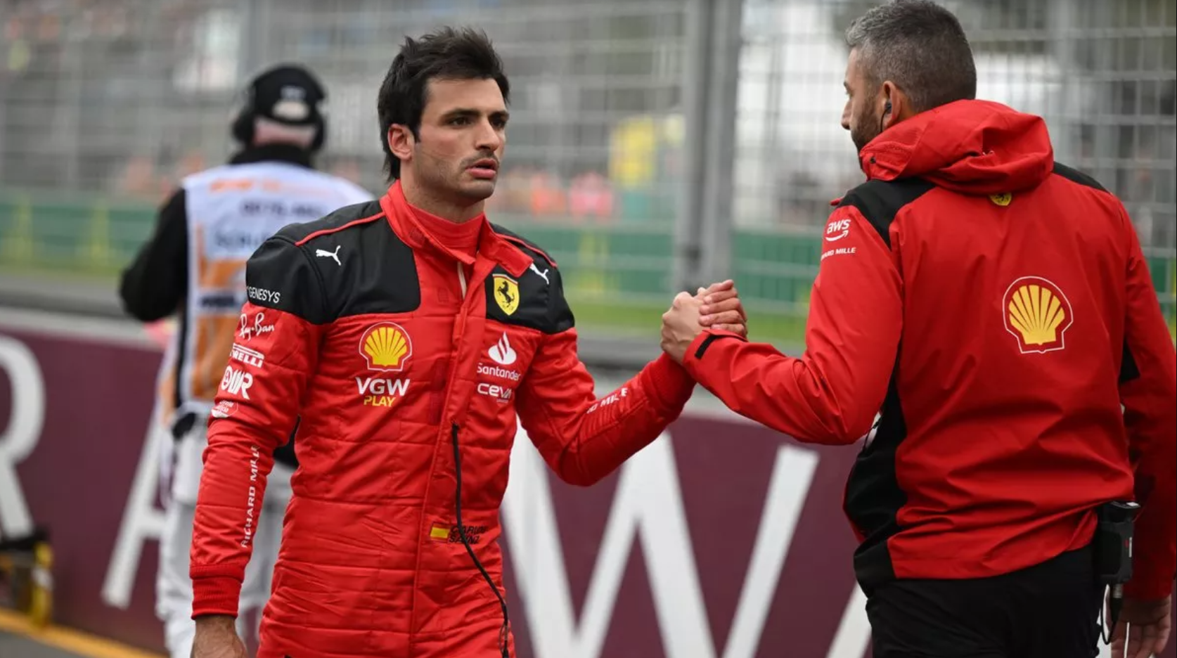 爱游戏在线-包含雷诺车队完胜红牛二队，塞恩斯扛起全队的词条