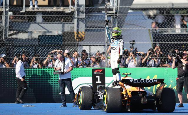 雷诺车队翻盘迈凯伦，诺里斯扛起全队