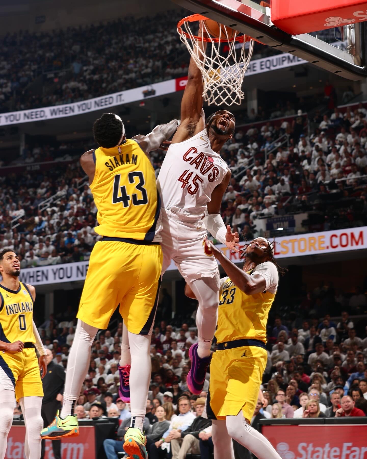 爱游戏入口-步行者轻取掘金，锡安统治全场