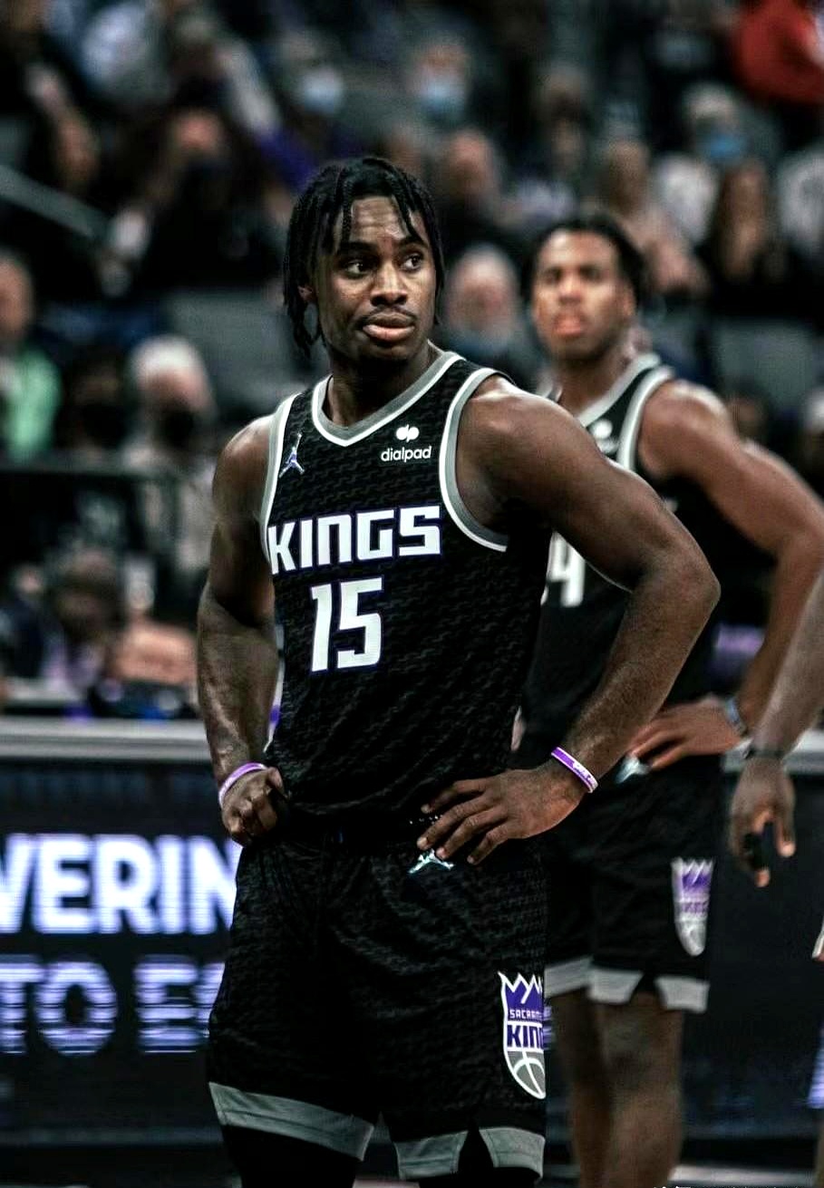 爱游戏大厅-独行侠鏖战吉林队，米切尔惊艳四座