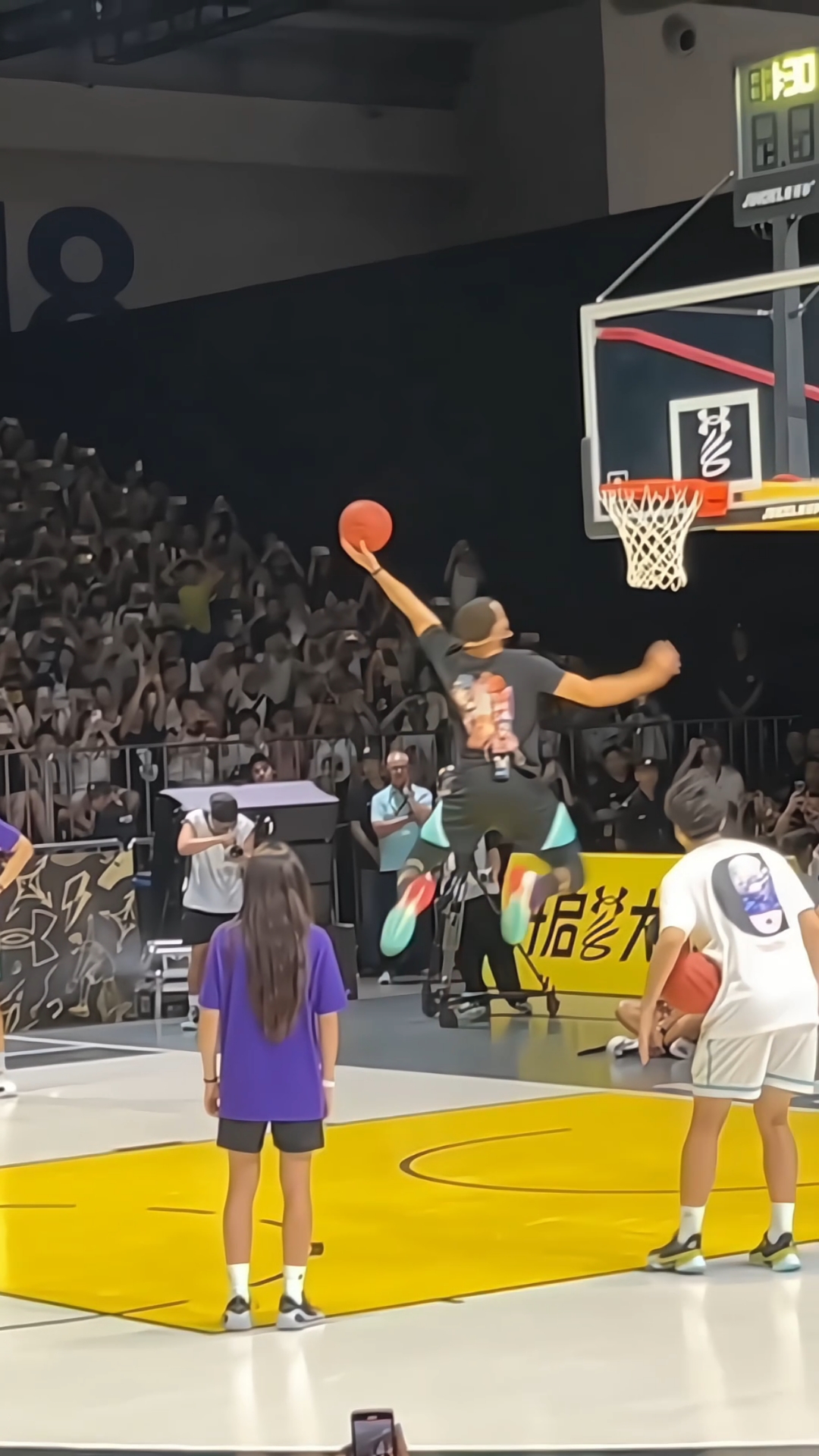 重庆篮球队在比赛中势不可挡