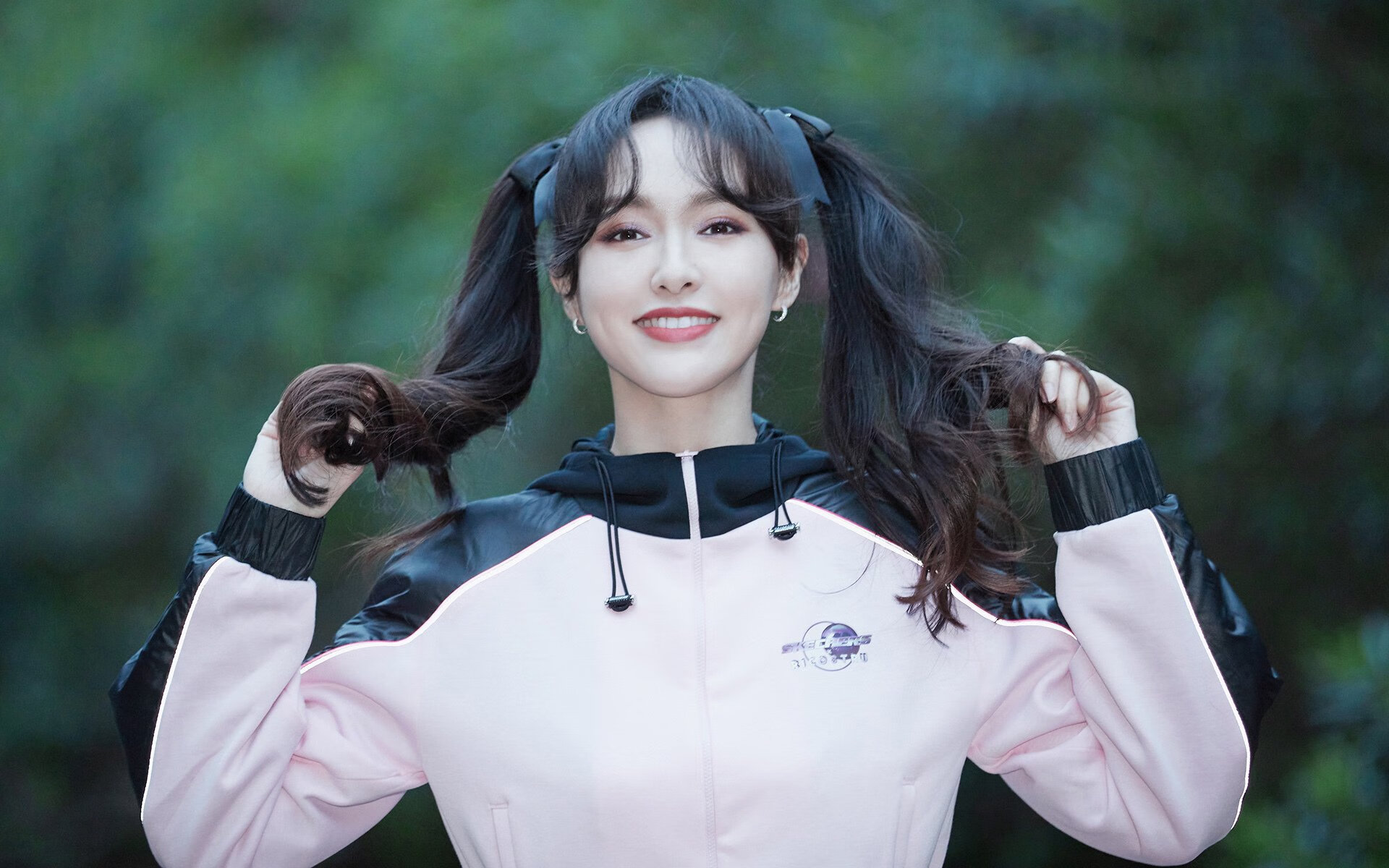 赛场上的大卫与歌利亚，哈斯如何打破格局，塞恩斯何以点燃赛季